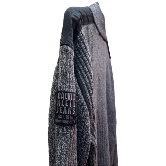 Calvin Klein xl knit sweater in good condition - Picture 6 of 6